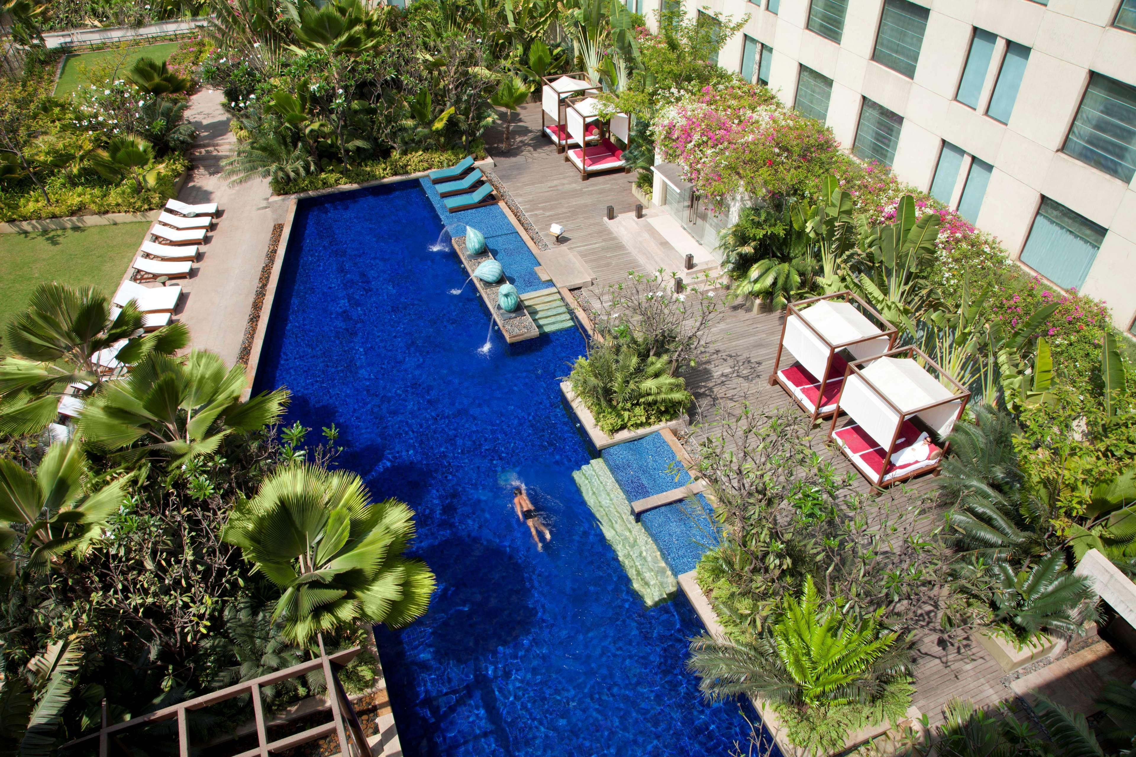 Hyatt Pune Esterno foto The pool at the Park