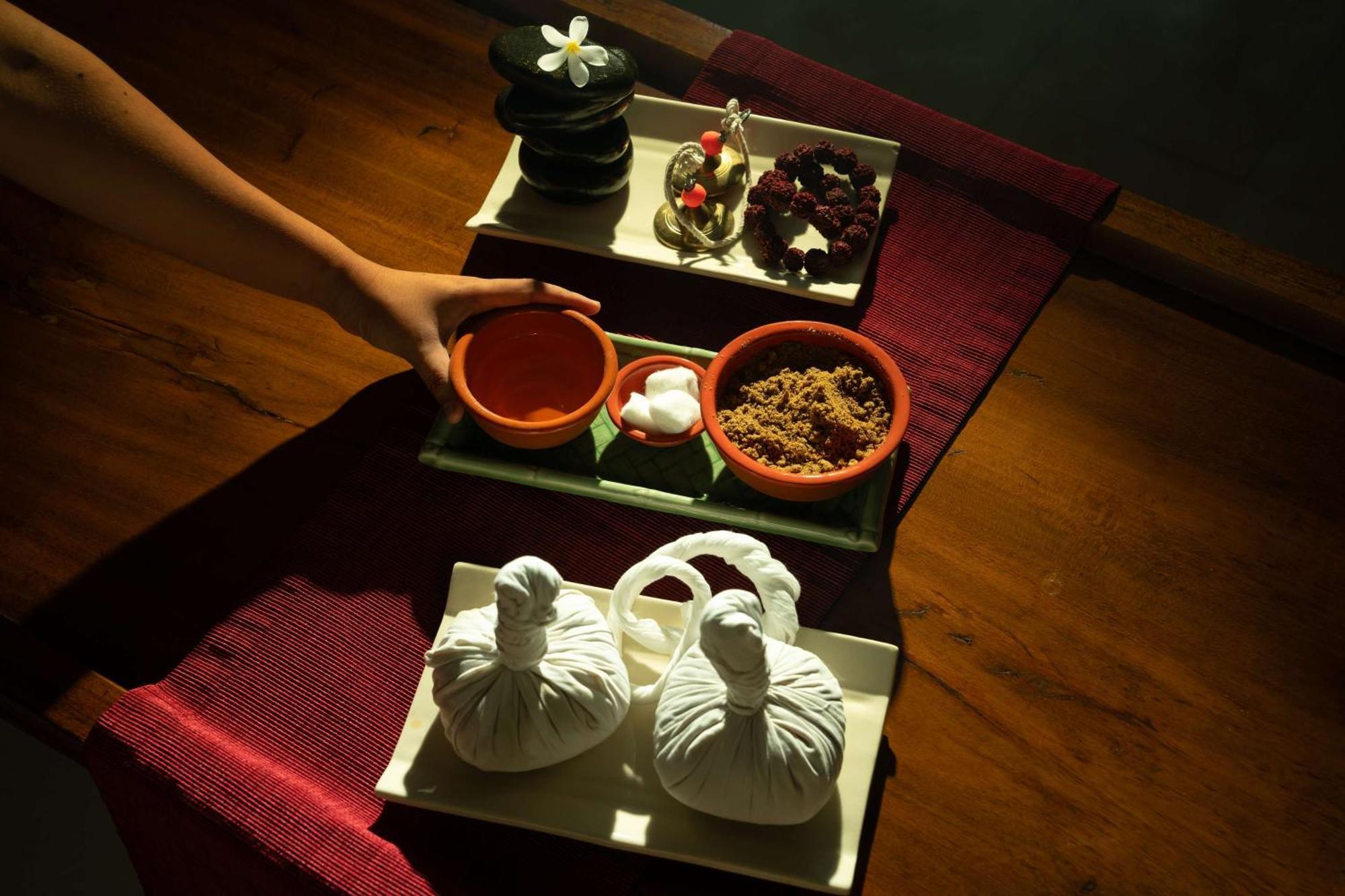 Hyatt Pune Esterno foto Thai herbal compress