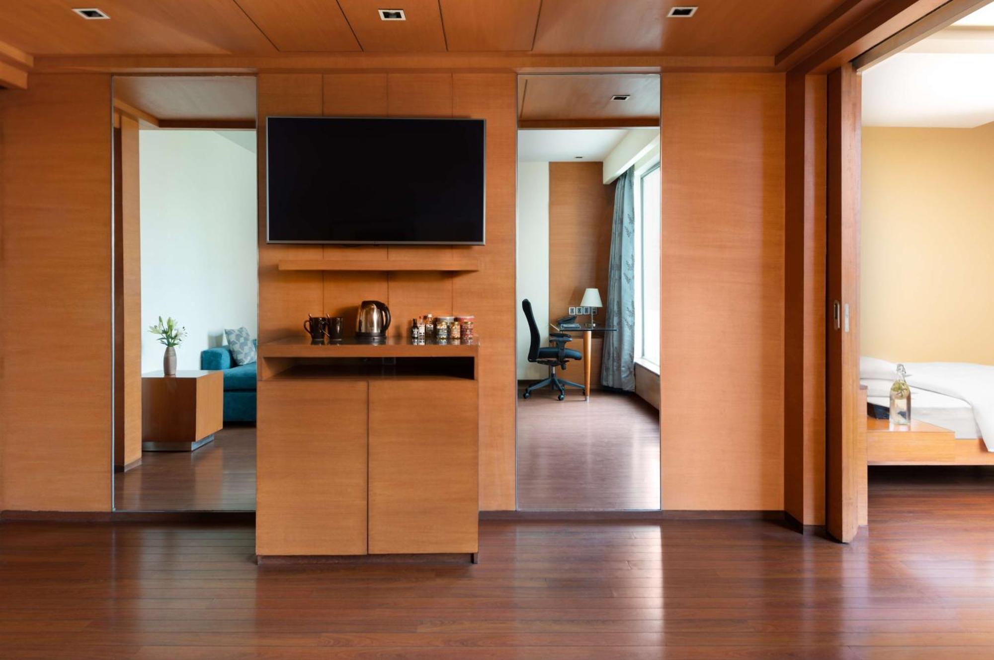 Hyatt Pune Esterno foto Suite at the Park, Hyderabad