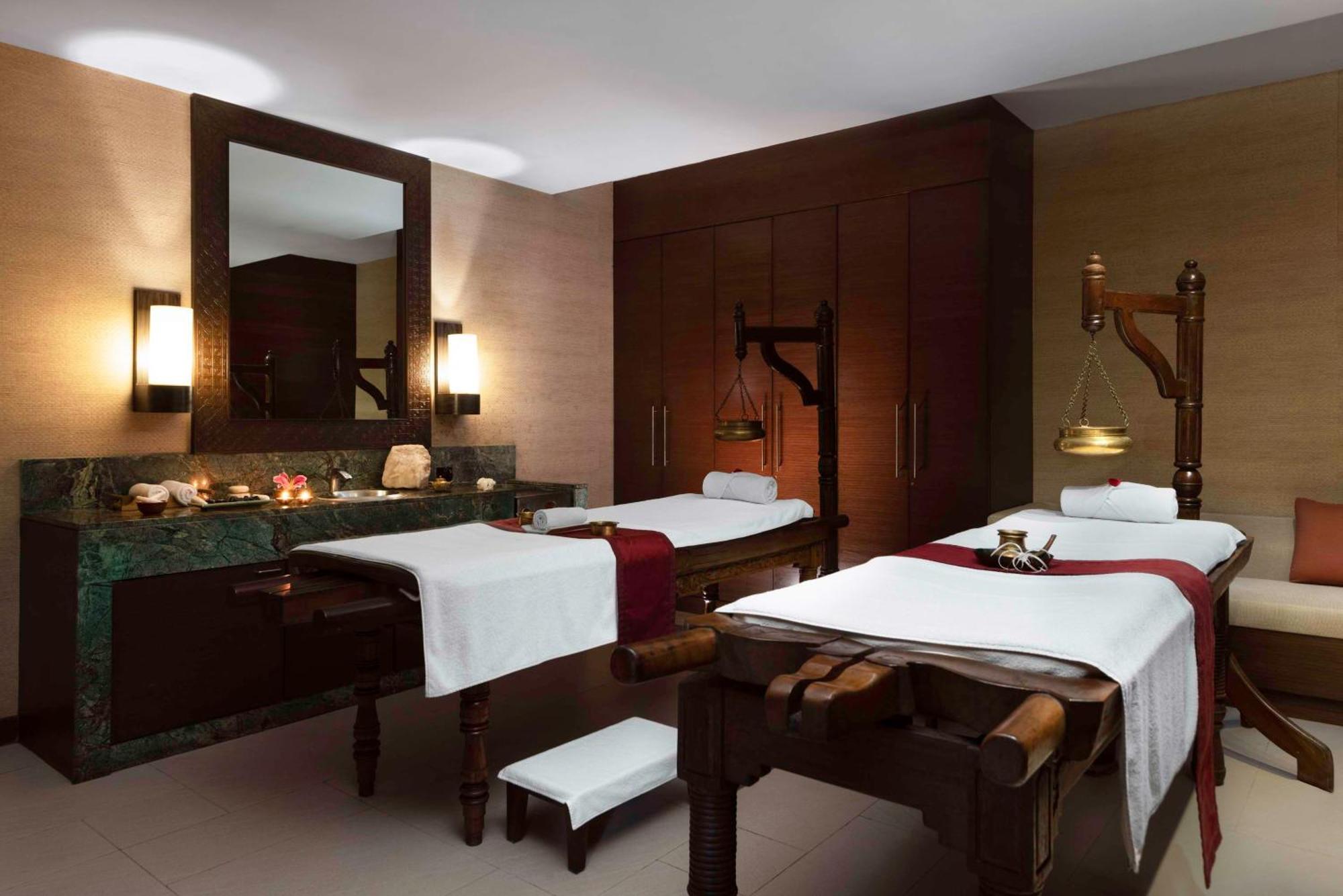 Hyatt Pune Esterno foto A treatment room at the spa