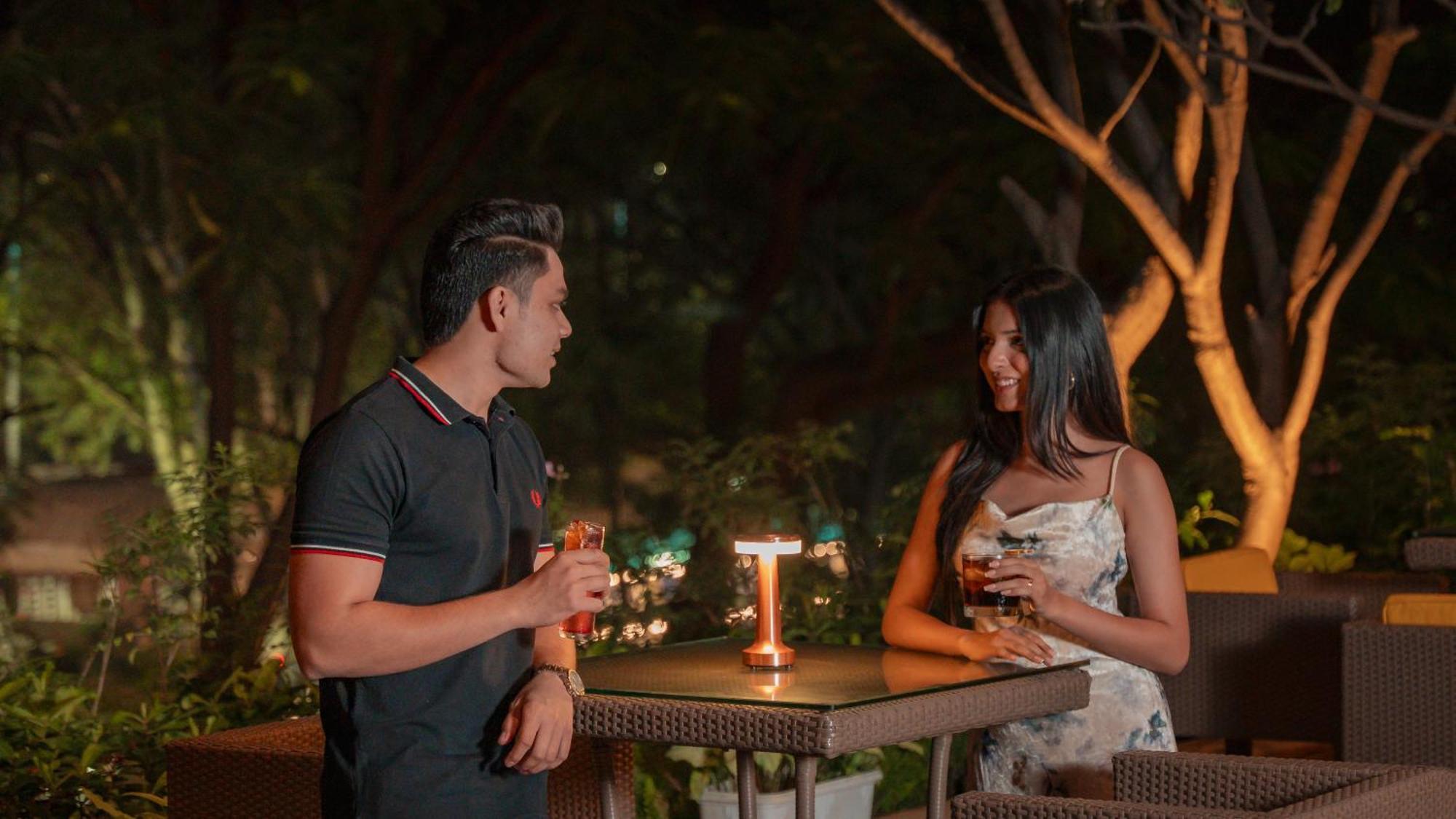 Hyatt Pune Esterno foto A couple at a bar