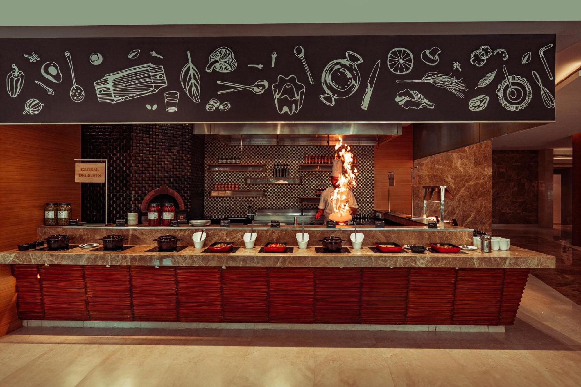 Hyatt Pune Esterno foto A live kitchen at a hotel