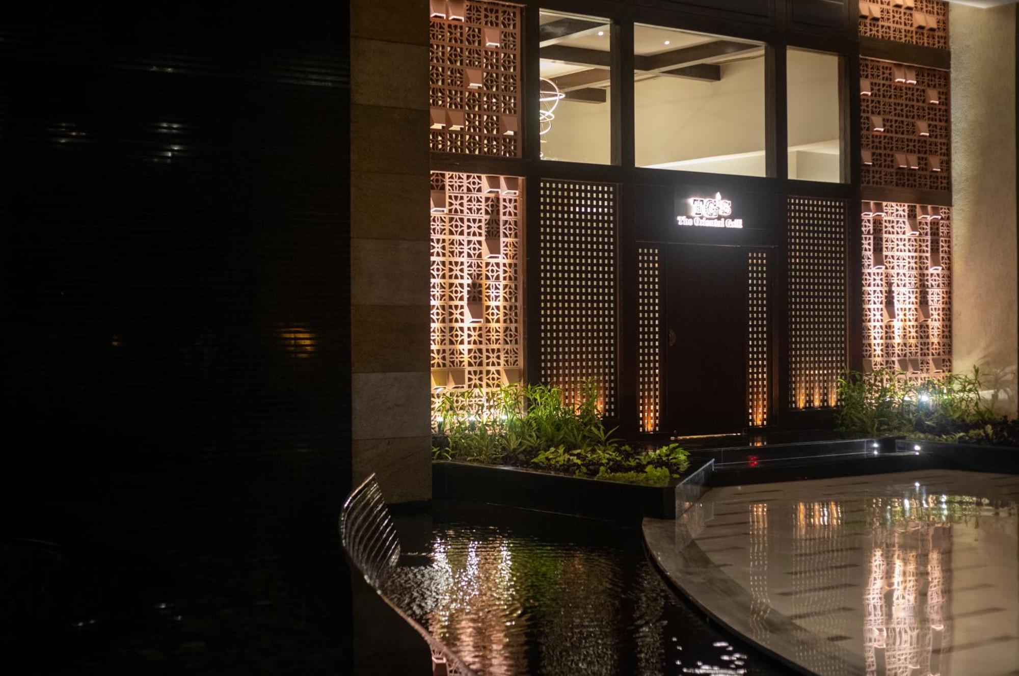 Hyatt Pune Esterno foto The entrance of the hotel