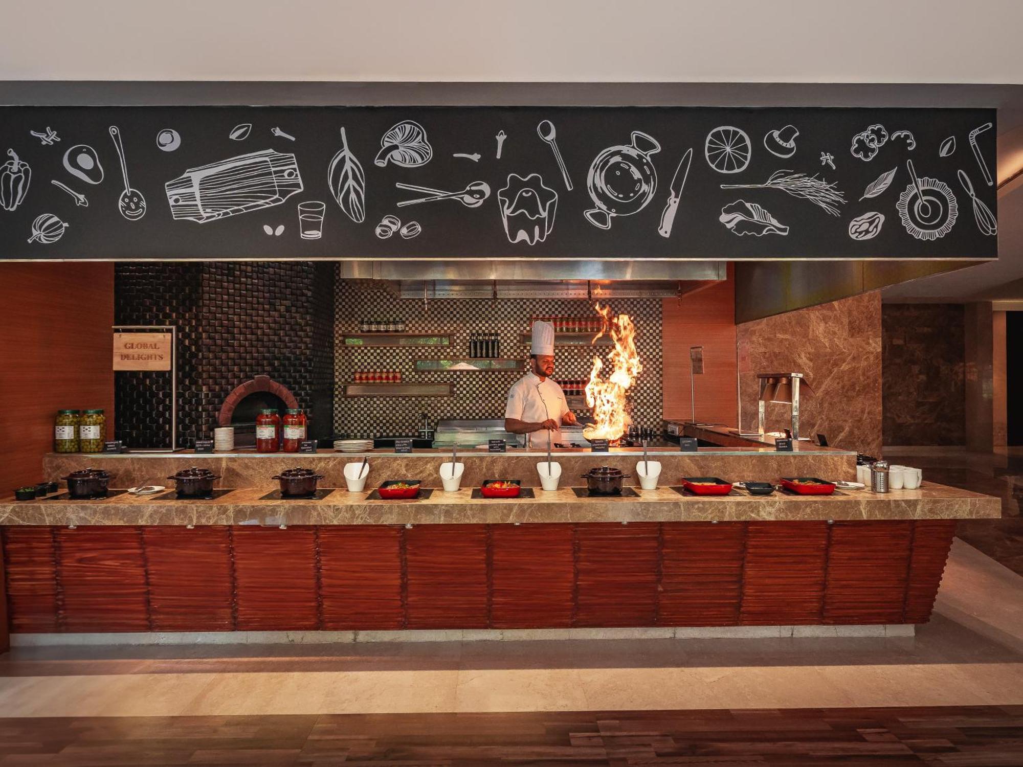 Hyatt Pune Esterno foto Live Kitchen at The Park, Hyderabad