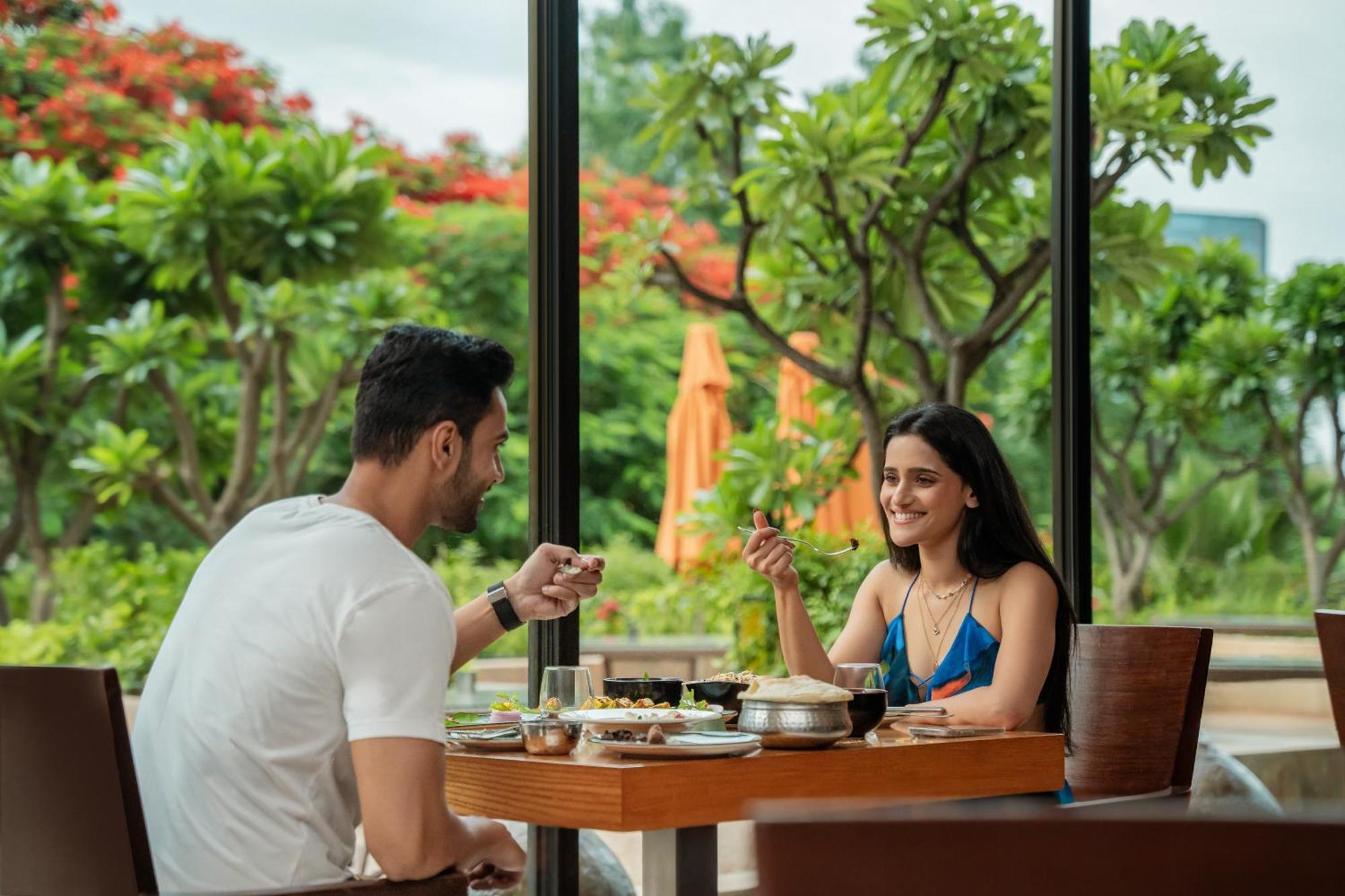 Hyatt Pune Esterno foto A couple dining at the hotel
